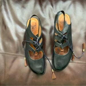 John Fluevog Navy Wearever Tav 8.5 slingback with brown tassels